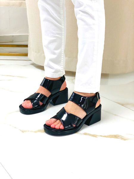 Imagen de Sandalia Wiles Negro Charol