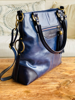 Imagen de Cartera Degas Azul Milano Lagarto