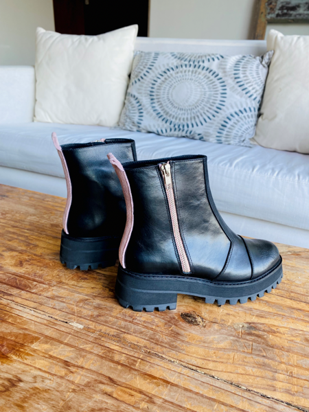Imagen de Bota Lavinia Negro Rosa
