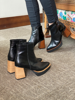 Imagen de Bota Lyanna Negro Lagarto