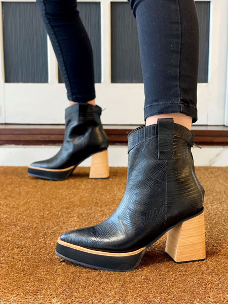 Imagen de Bota Lessines Negro Lagarto
