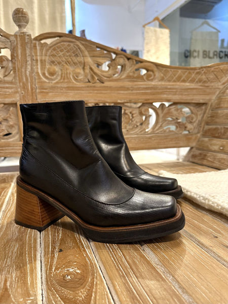 Imagen de Bota Brooks Negro Milano Lagarto