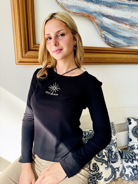 Imagen de Remera Wendy Negro bordada