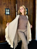 Imagen de Ruana Lara Lana Merino Beige