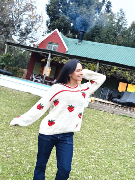 Imagen de Sweater Strawberries Crudo Lana Merino